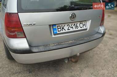 Універсал Volkswagen Golf 2001 в Млиніві