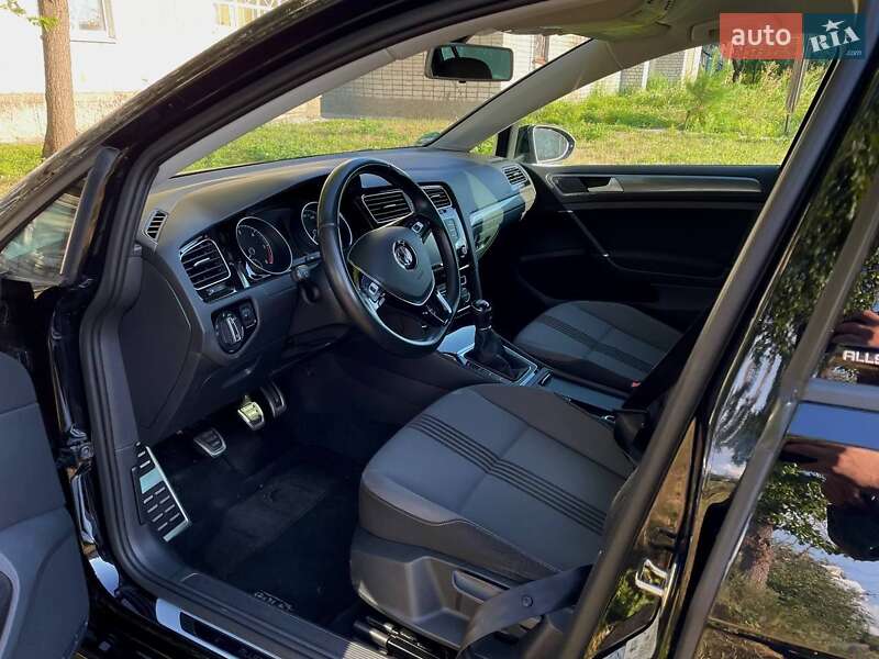 Універсал Volkswagen Golf 2016 в Конотопі фото Універсал Volkswagen Golf 2016 в Конотопі