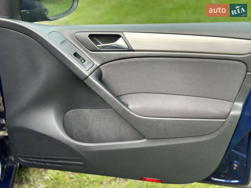 Хетчбек Volkswagen Golf 2008 в Самборі