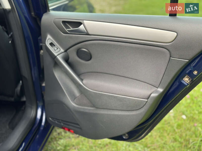 Хетчбек Volkswagen Golf 2008 в Самборі