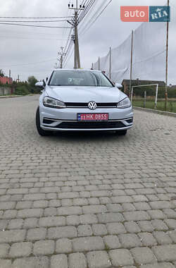 Хэтчбек Volkswagen Golf 2017 в Львове