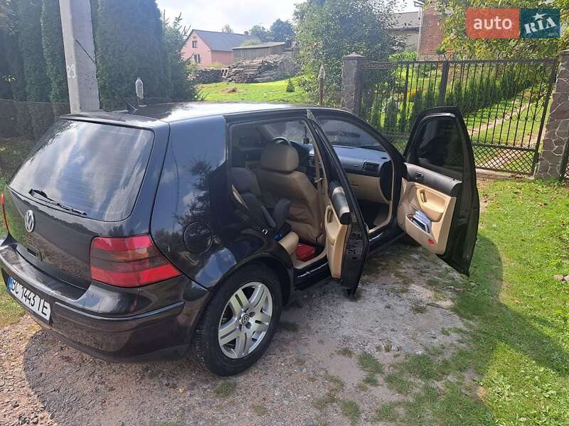 Хетчбек Volkswagen Golf 2002 в Львові