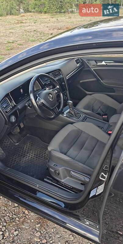 Хэтчбек Volkswagen Golf 2017 в Кривом Роге