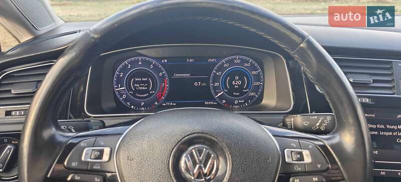 Хэтчбек Volkswagen Golf 2017 в Кривом Роге