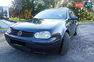 Хетчбек Volkswagen Golf 2003 в Ківерцях