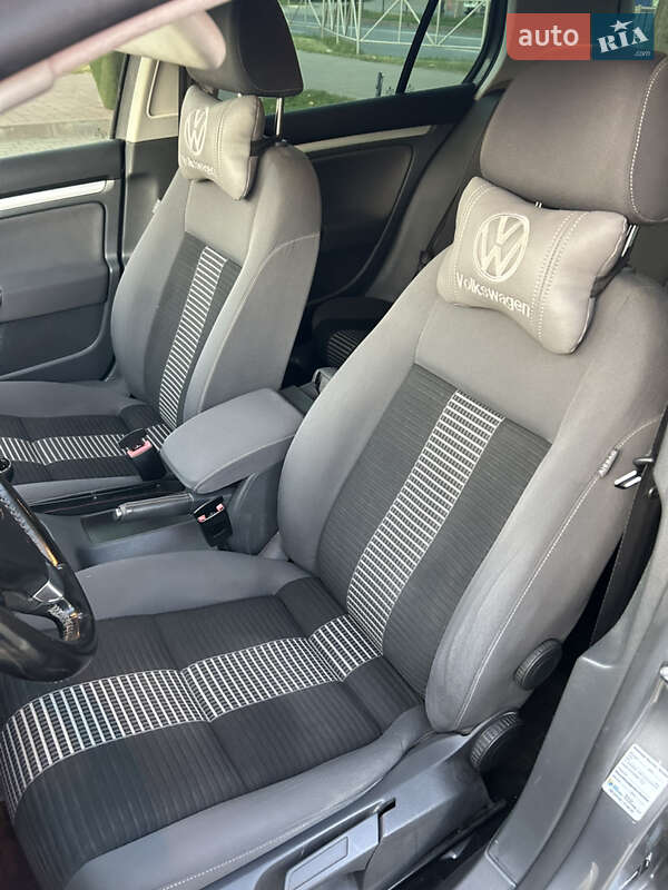 Хэтчбек Volkswagen Golf 2008 в Хмельницком