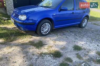 Хэтчбек Volkswagen Golf 2001 в Остроге
