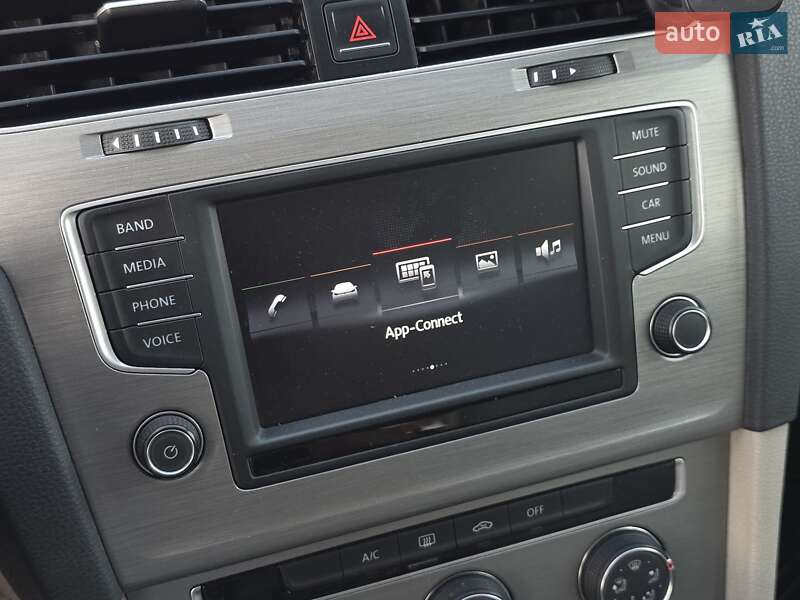 Універсал Volkswagen Golf 2015 в Тернополі