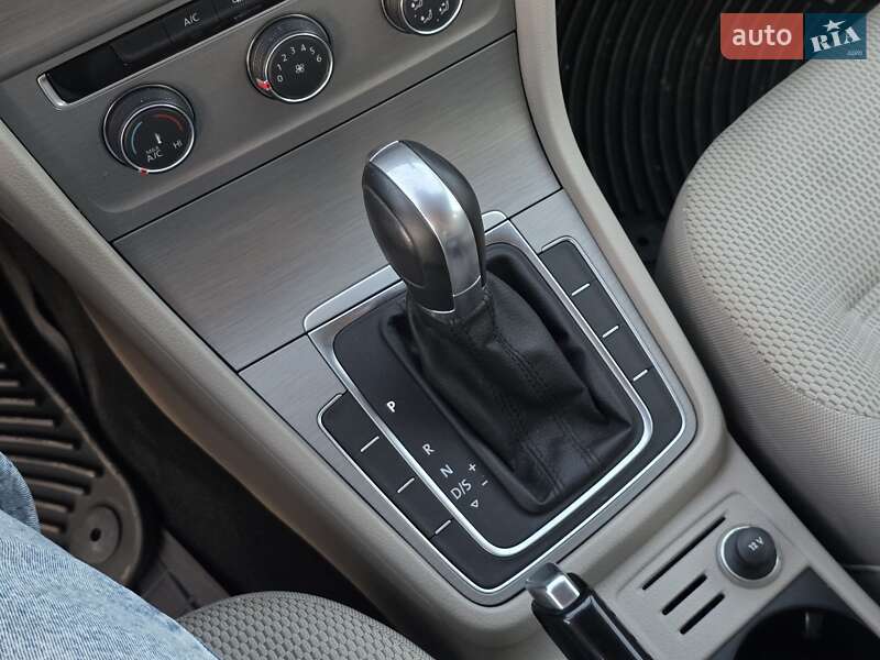 Універсал Volkswagen Golf 2015 в Тернополі