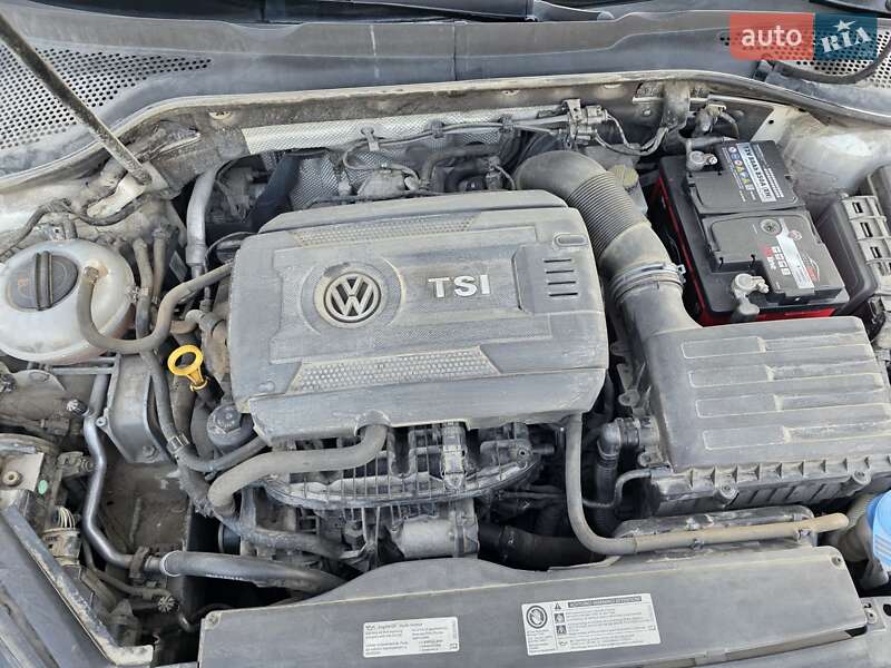 Універсал Volkswagen Golf 2015 в Тернополі