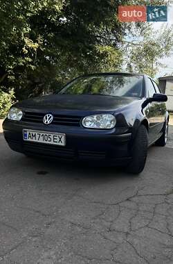Хетчбек Volkswagen Golf 2001 в Житомирі