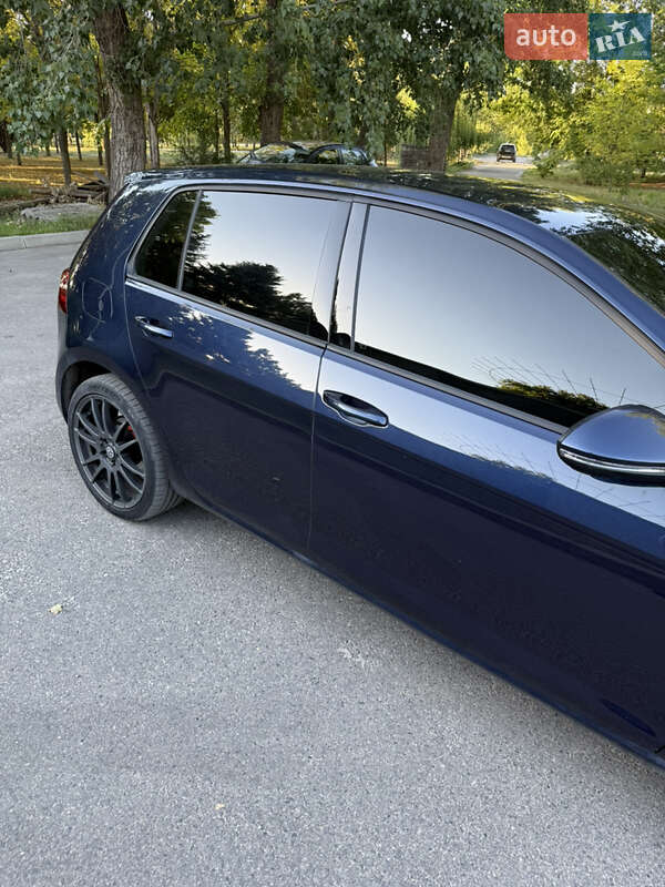 Хетчбек Volkswagen Golf 2015 в Дніпрі
