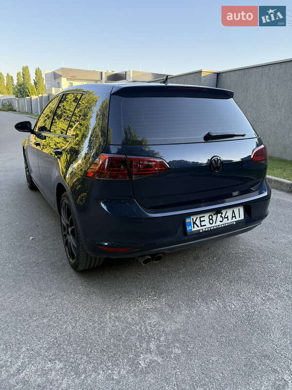 Хетчбек Volkswagen Golf 2015 в Дніпрі