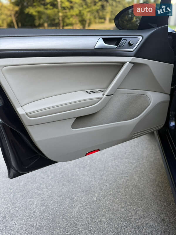 Хетчбек Volkswagen Golf 2015 в Дніпрі