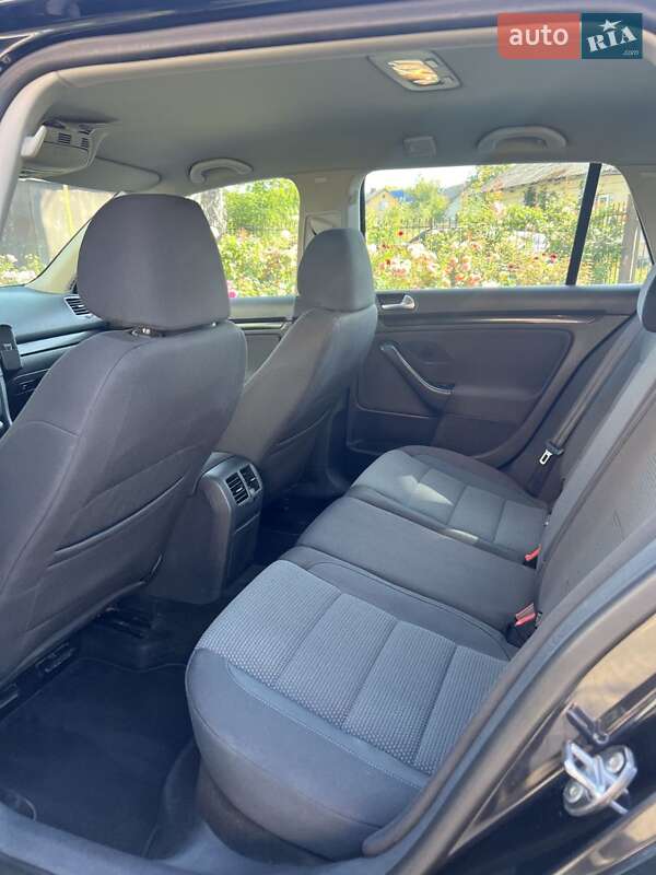 Універсал Volkswagen Golf 2011 в Івано-Франківську