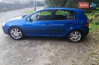 Хэтчбек Volkswagen Golf 2005 в 
