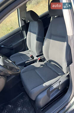 Хетчбек Volkswagen Golf 2004 в 