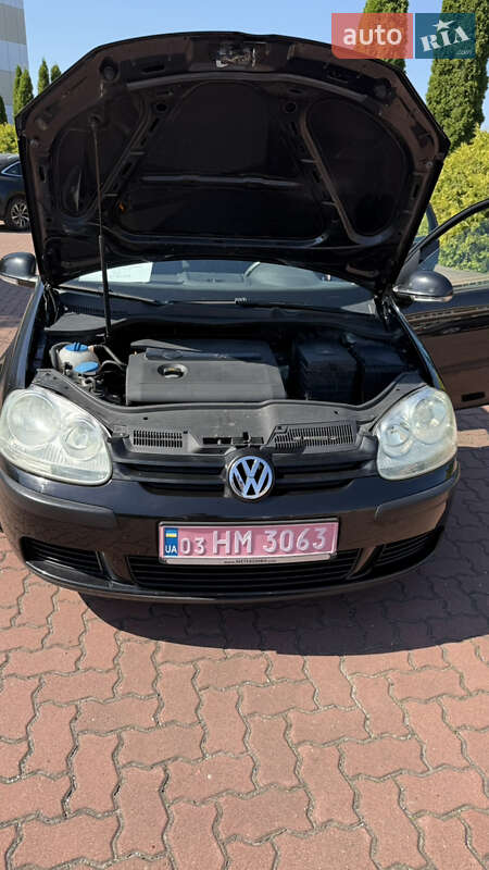 Хэтчбек Volkswagen Golf 2005 в Хмельницком