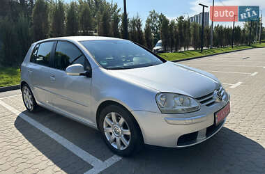 Хетчбек Volkswagen Golf 2005 в Києві