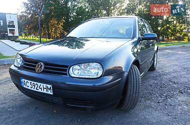 Хетчбек Volkswagen Golf 2003 в Ківерцях