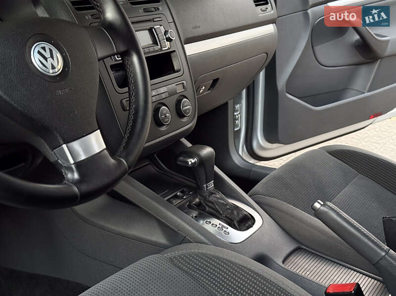 Універсал Volkswagen Golf 2009 в Миколаєві