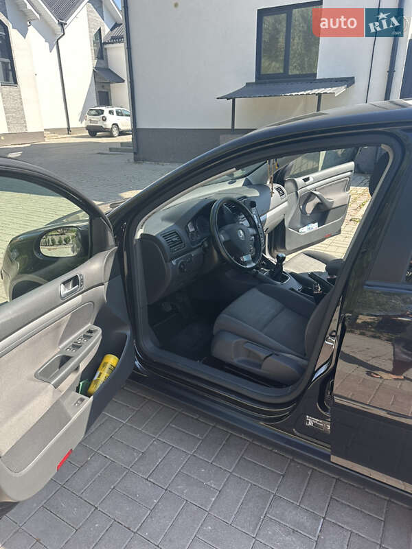 Хетчбек Volkswagen Golf 2006 в Білогородці