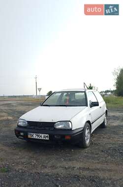 Хетчбек Volkswagen Golf 1994 в Дубровиці