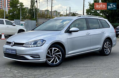 Универсал Volkswagen Golf 2018 в Киеве