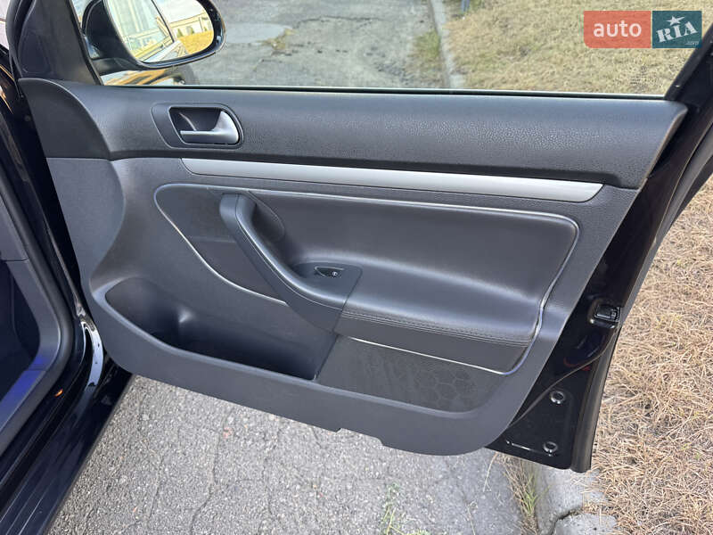 Універсал Volkswagen Golf 2008 в Києві