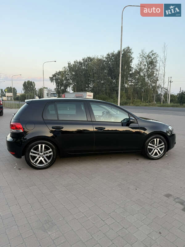 Хэтчбек Volkswagen Golf 2009 в Луцке