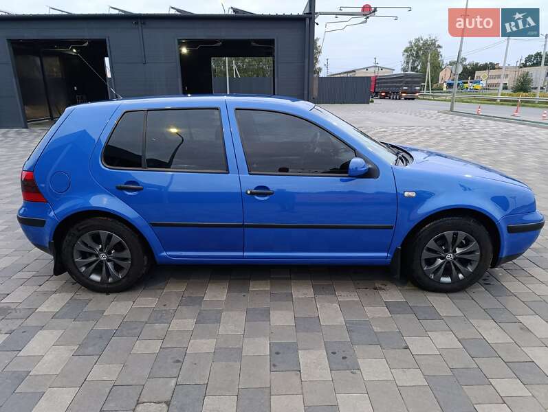 Хетчбек Volkswagen Golf 2001 в Полтаві