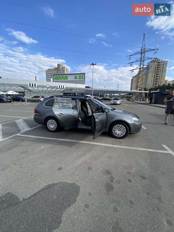 Универсал Volkswagen Golf 2010 в Киеве