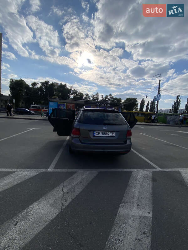 Универсал Volkswagen Golf 2010 в Киеве