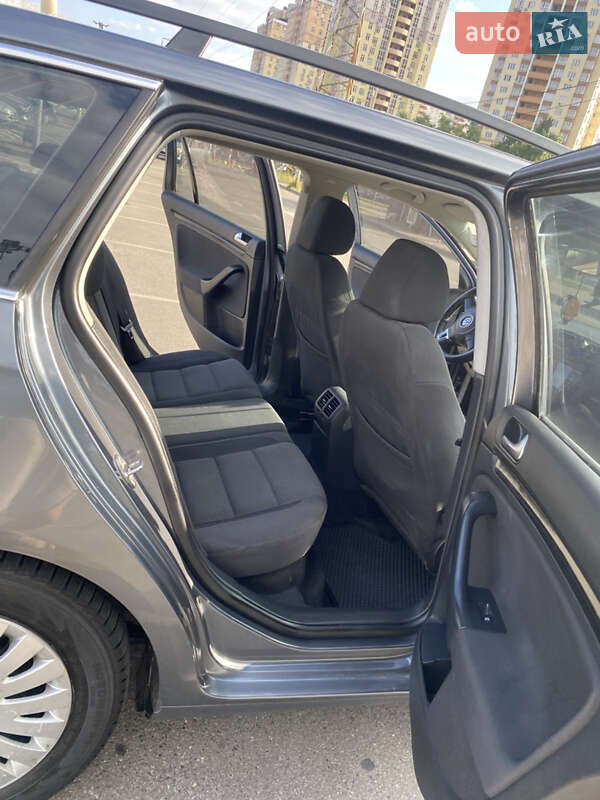 Универсал Volkswagen Golf 2010 в Киеве