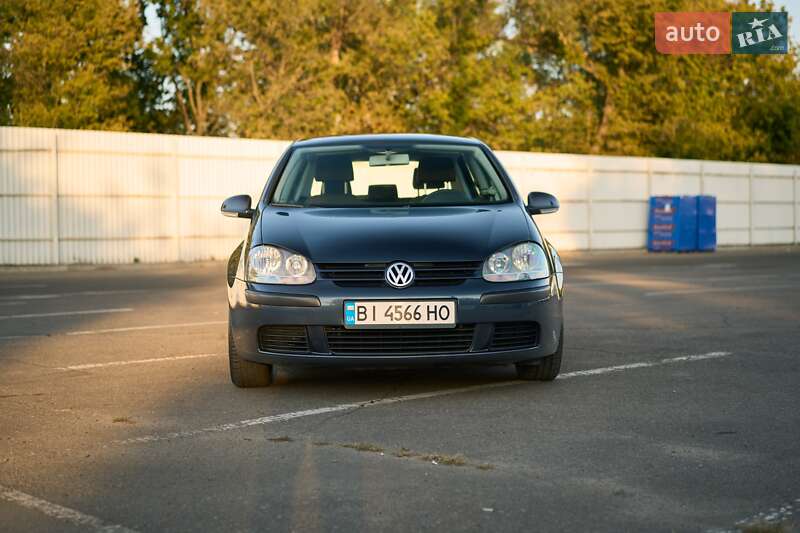 Хэтчбек Volkswagen Golf 2004 в Кременчуге