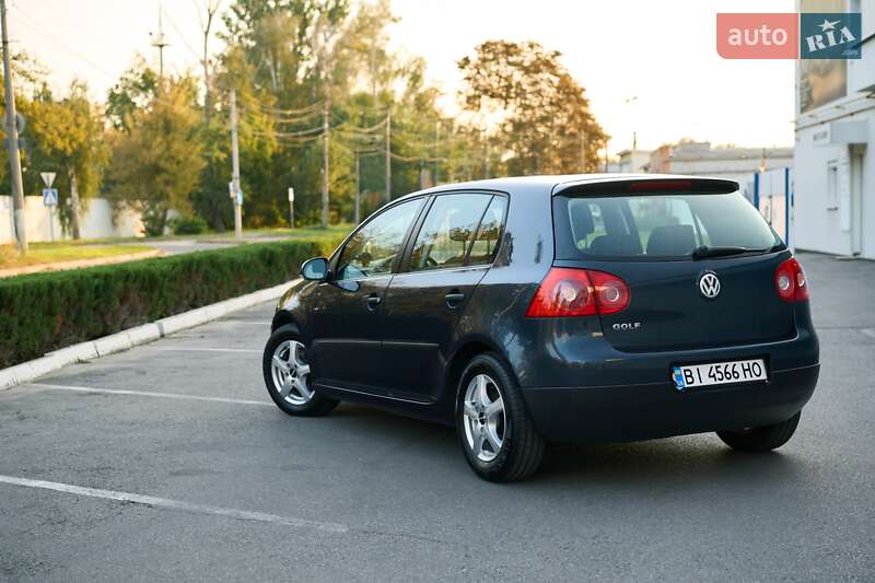 Хэтчбек Volkswagen Golf 2004 в Кременчуге
