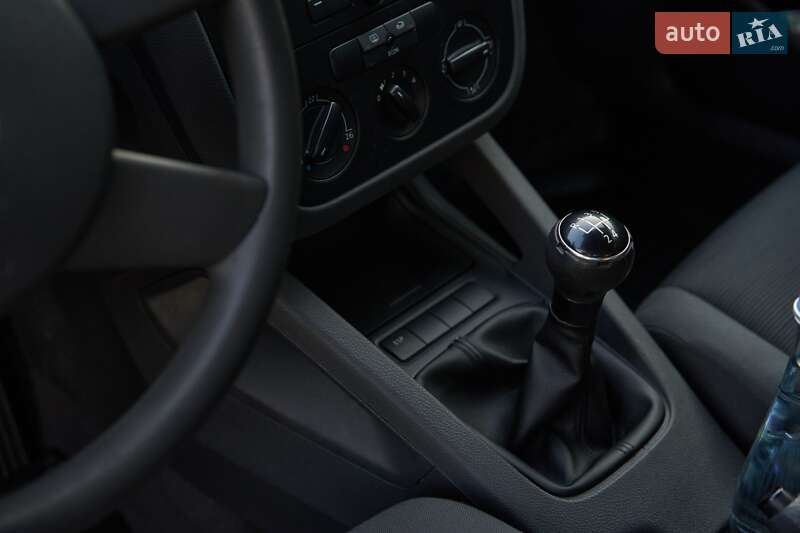 Хэтчбек Volkswagen Golf 2004 в Кременчуге