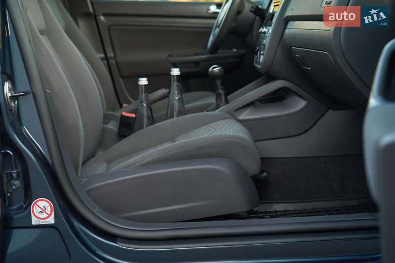 Хэтчбек Volkswagen Golf 2004 в Кременчуге