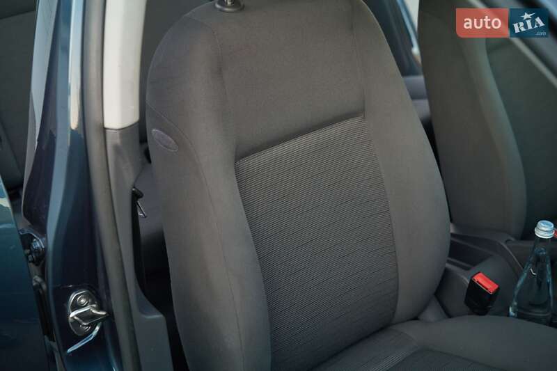 Хэтчбек Volkswagen Golf 2004 в Кременчуге