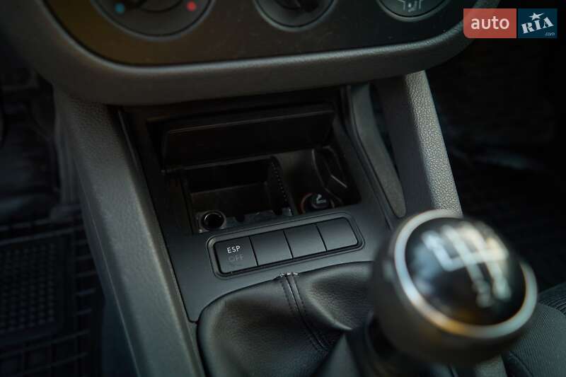 Хэтчбек Volkswagen Golf 2004 в Кременчуге