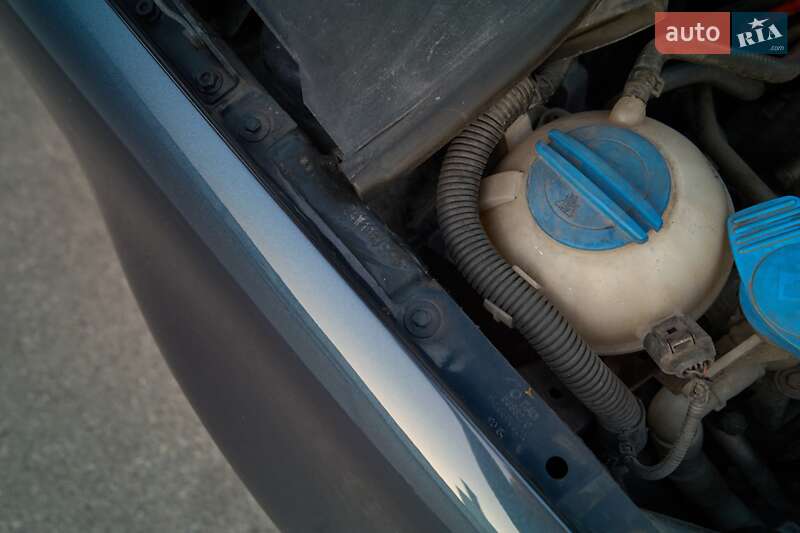 Хэтчбек Volkswagen Golf 2004 в Кременчуге