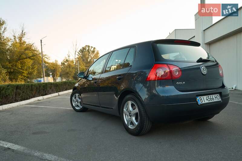 Хэтчбек Volkswagen Golf 2004 в Кременчуге