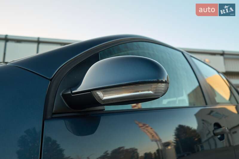 Хэтчбек Volkswagen Golf 2004 в Кременчуге