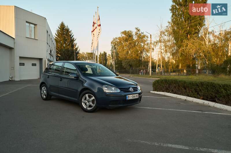 Хэтчбек Volkswagen Golf 2004 в Кременчуге