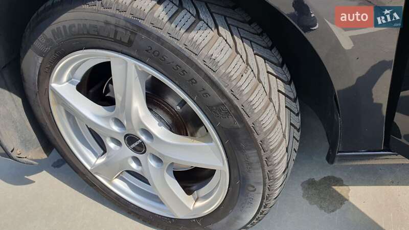 Универсал Volkswagen Golf 2011 в Киеве