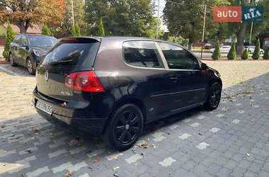 Хетчбек Volkswagen Golf 2005 в Чернівцях