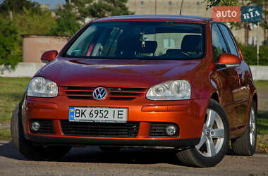 Хэтчбек Volkswagen Golf 2006 в Сарнах