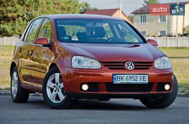 Хэтчбек Volkswagen Golf 2006 в Сарнах