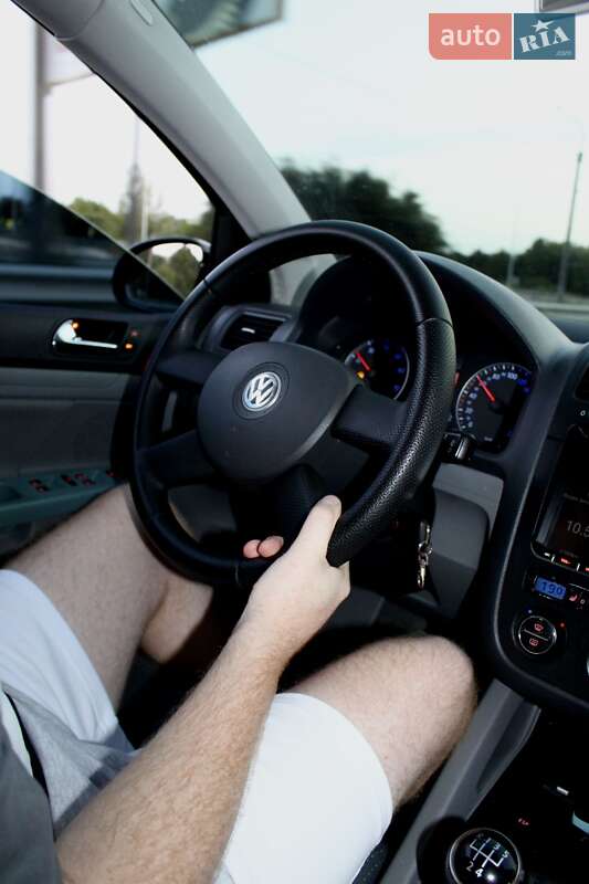 Хетчбек Volkswagen Golf 2004 в Тернополі