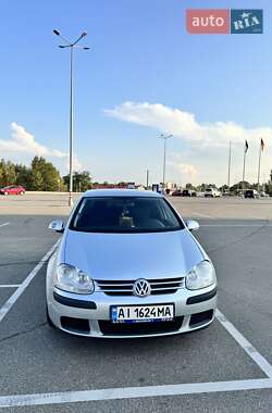 Хэтчбек Volkswagen Golf 2004 в Киеве